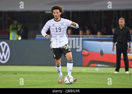 Bologne, Italien. 04.. Juni 2022. Leroy SANE (GER), Aktion, Einzelaktion, Einzelbild, Ausschnitt, Ganzkörperaufnahme, Vollfigur Fußball UEFA Nations League, Gruppenphase 1. Spieltag Italien (ITA) - Deutschland (GER) 1-1, am 4.. Juni 2022, Renato Dall `Ara Stadium Bologne Credit: dpa/Alamy Live News Stockfoto